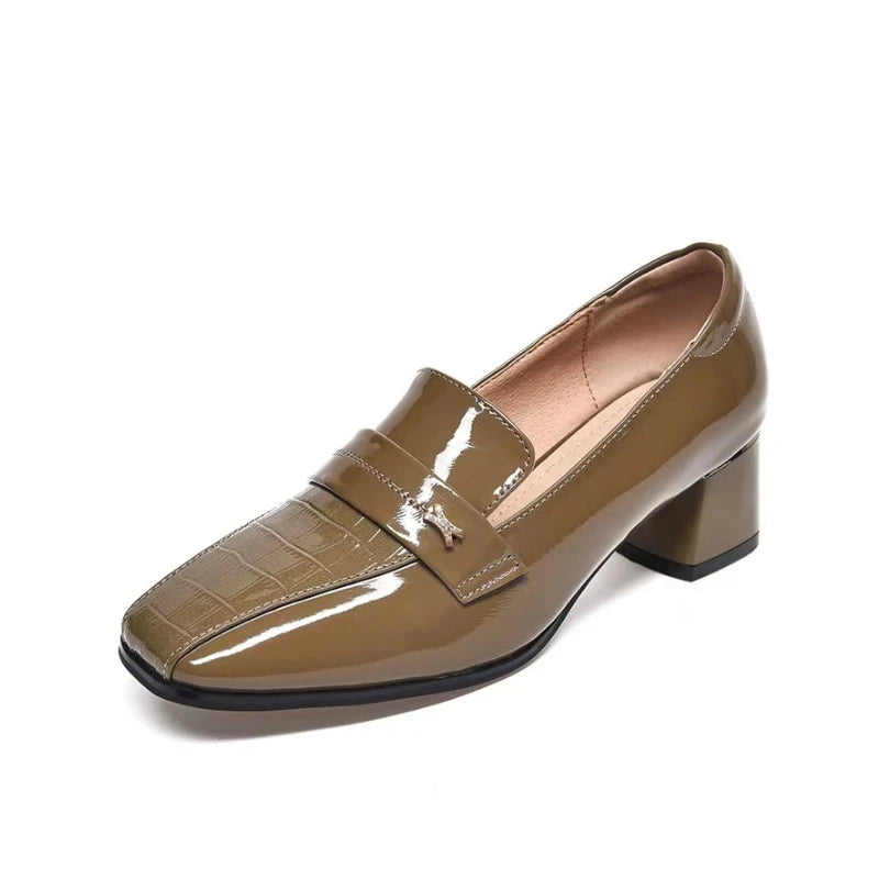 Mocassim Feminino em Couro Salto Baixo