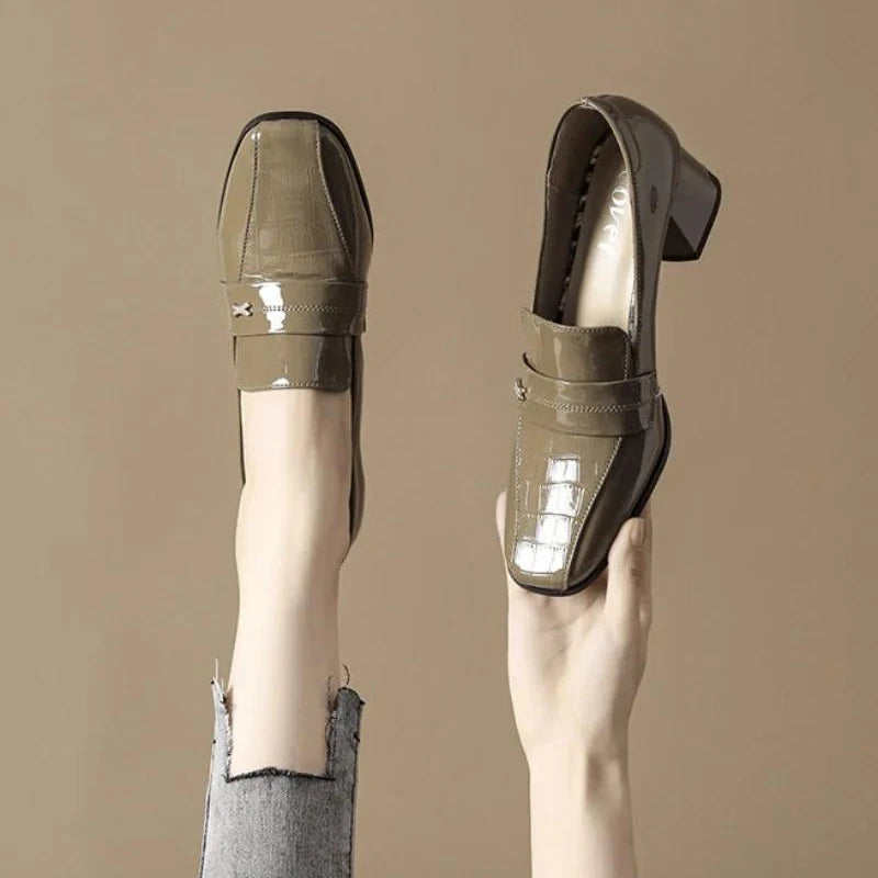 Mocassim Feminino em Couro Salto Baixo