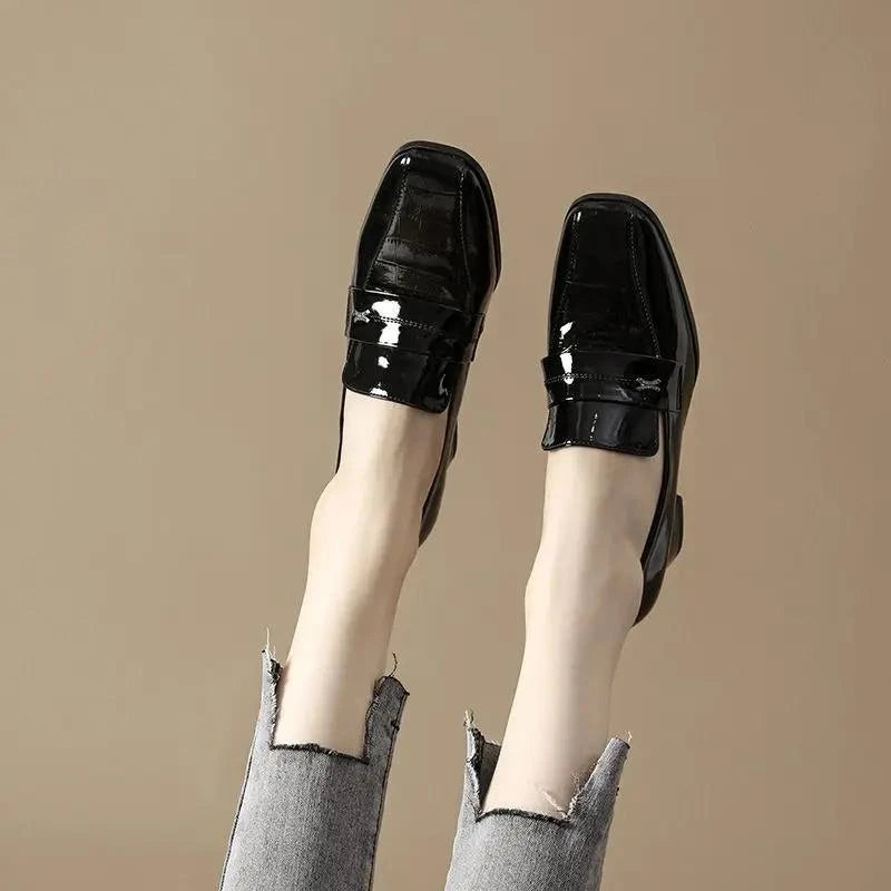 Mocassim Feminino em Couro Salto Baixo