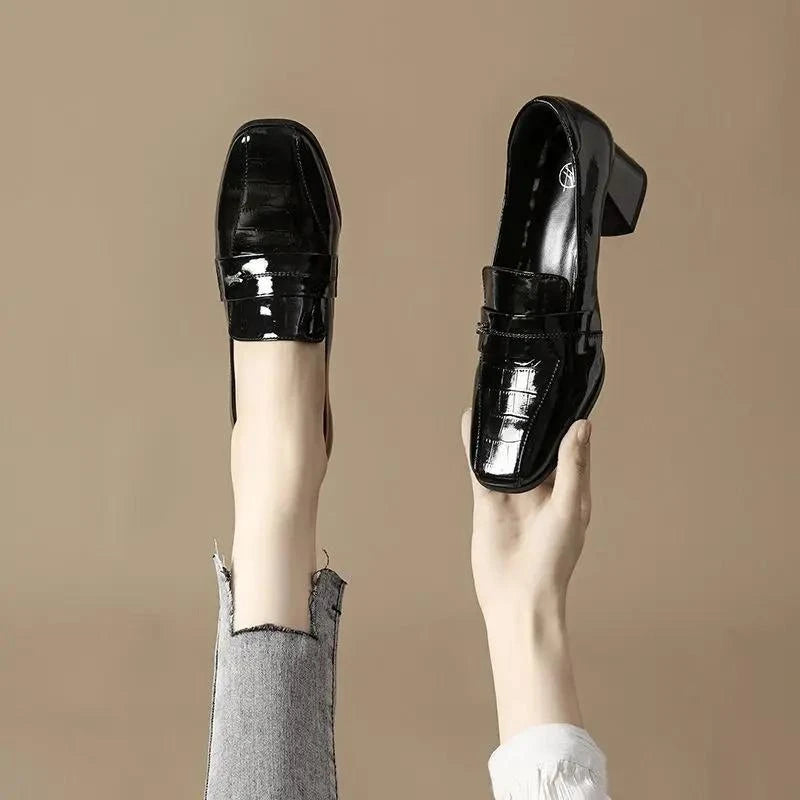 Mocassim Feminino em Couro Salto Baixo