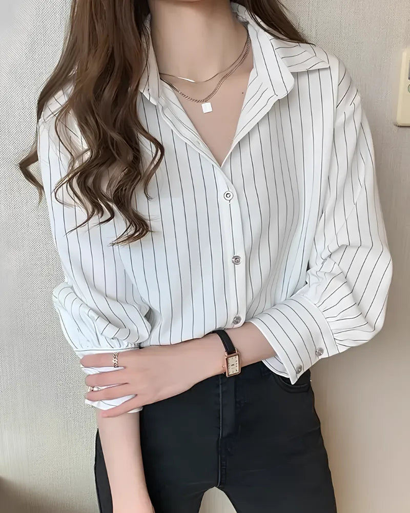 Camisa Feminina Social Risca de Giz – Corte Feminino + Estampa Alfaiataria