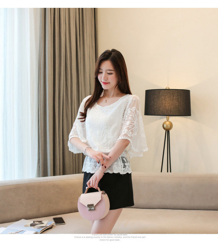 Blusa Feminina Elegante com Renda e Manga Borboleta