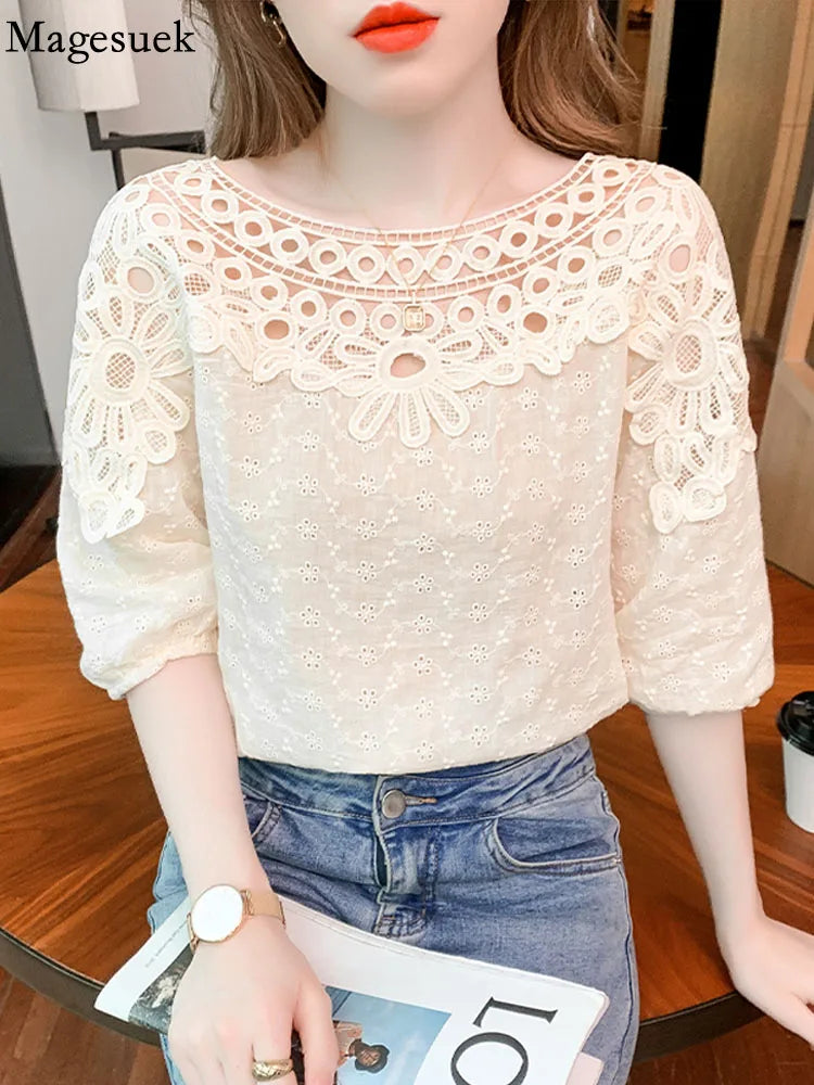 Blusa Feminina Elegante com Renda e Manga Borboleta