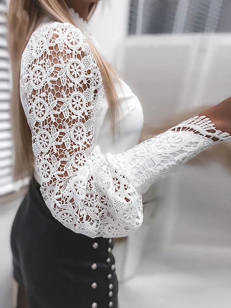 Blusa Elegante de Renda com Laço e Botões para Escritório
