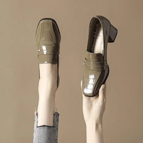 Mocassim Feminino em Couro Salto Baixo