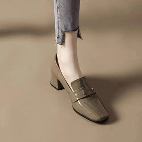 Mocassim Feminino em Couro Salto Baixo