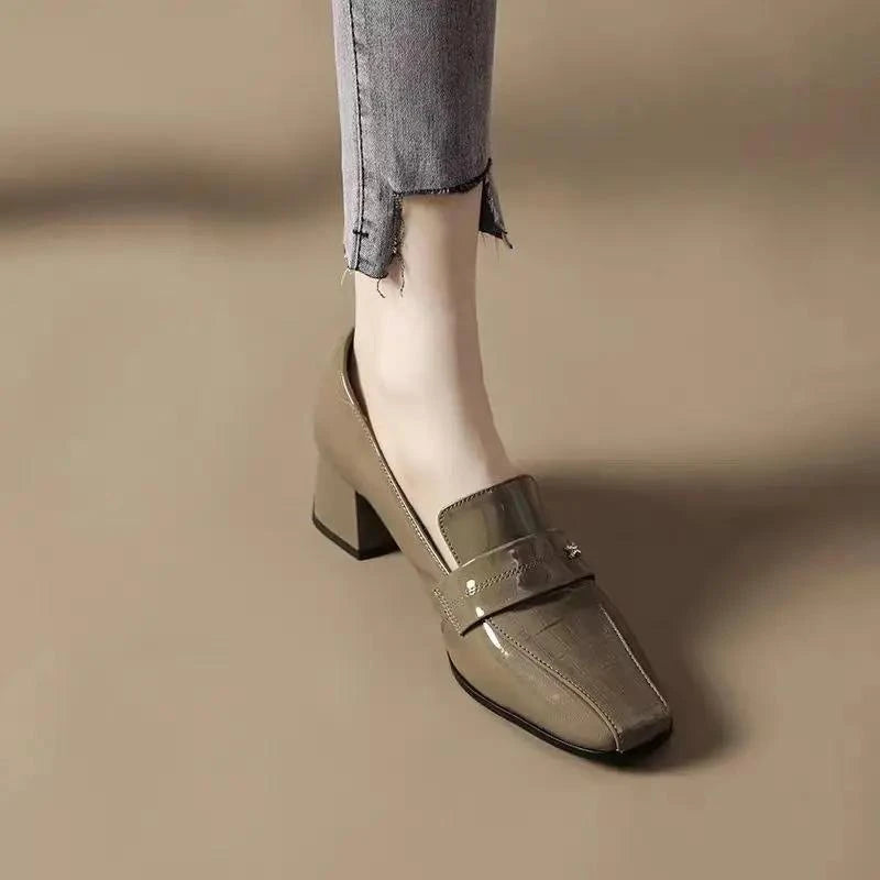 Mocassim Feminino em Couro Salto Baixo