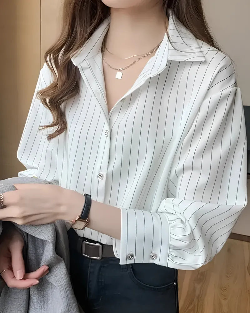 Camisa Feminina Social Risca de Giz – Corte Feminino + Estampa Alfaiataria