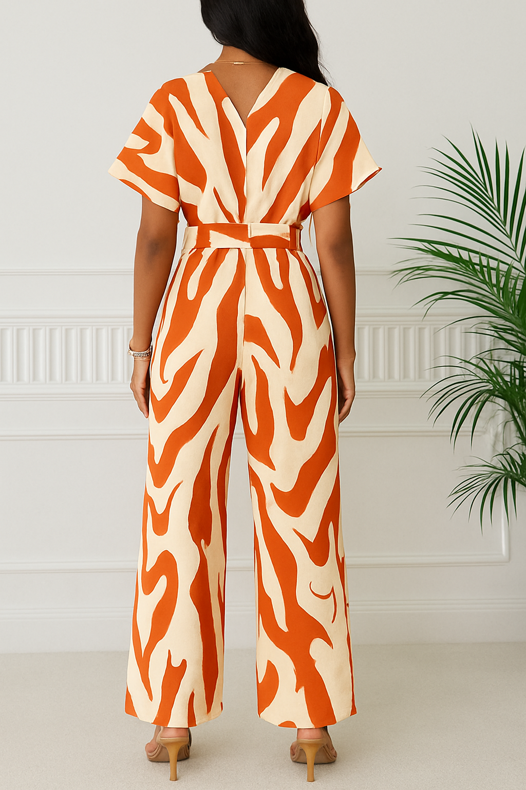 Macacão Elegante com Decote V e Estampa Artística