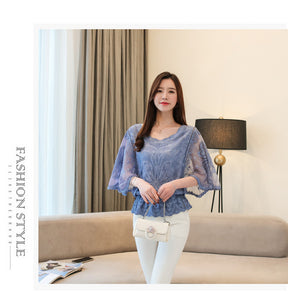 Blusa Feminina Elegante com Renda e Manga Borboleta