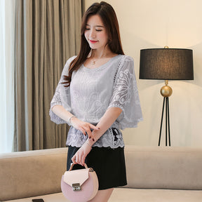 Blusa Feminina Elegante com Renda e Manga Borboleta