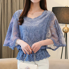 Blusa Feminina Elegante com Renda e Manga Borboleta