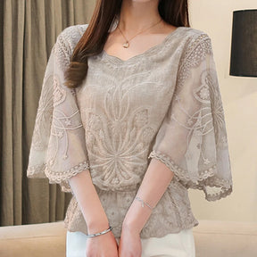Blusa Feminina Elegante com Renda e Manga Borboleta