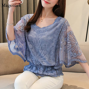 Blusa Feminina Elegante com Renda e Manga Borboleta